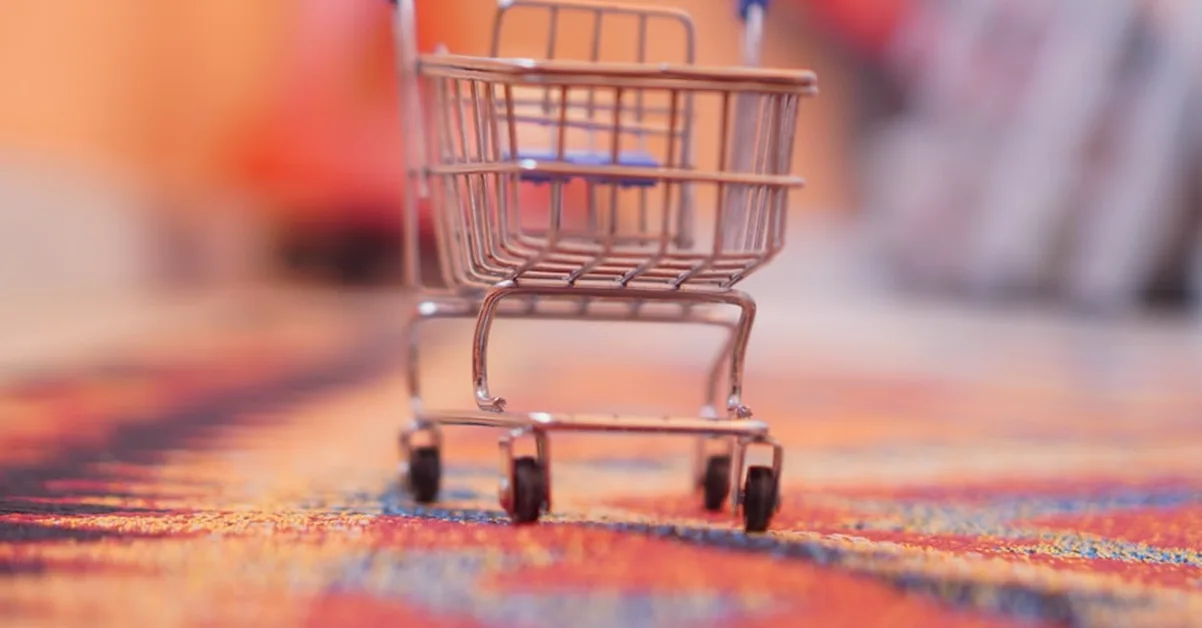Online Shops Can Beat Markets and Direct Sales on Choice